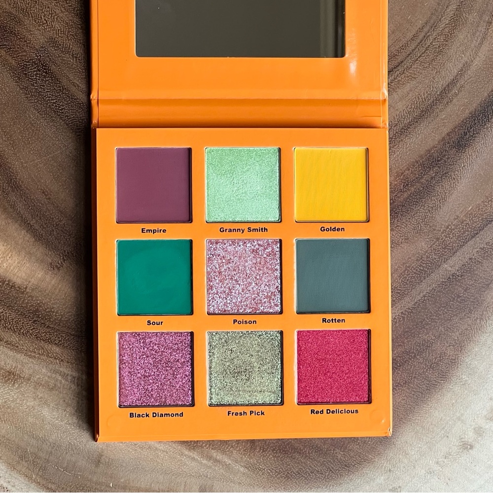 Alien / Unearthly Cosmetics Poison Apple Eyeshadow Palette